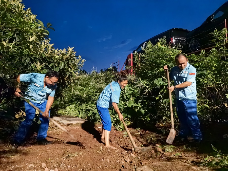 蜀交中油公司荆坪加油站防汛减灾工作纪实2.jpg